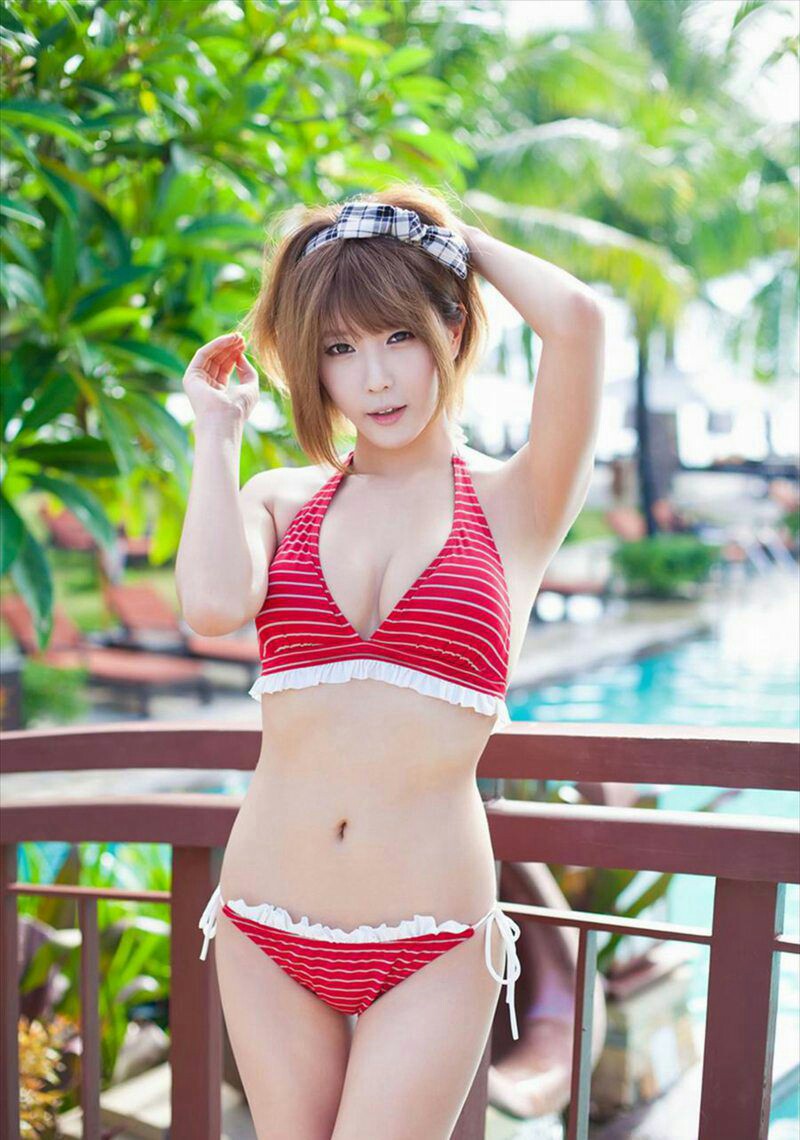 90后比基尼短发妹子俏皮甜美阳光可人