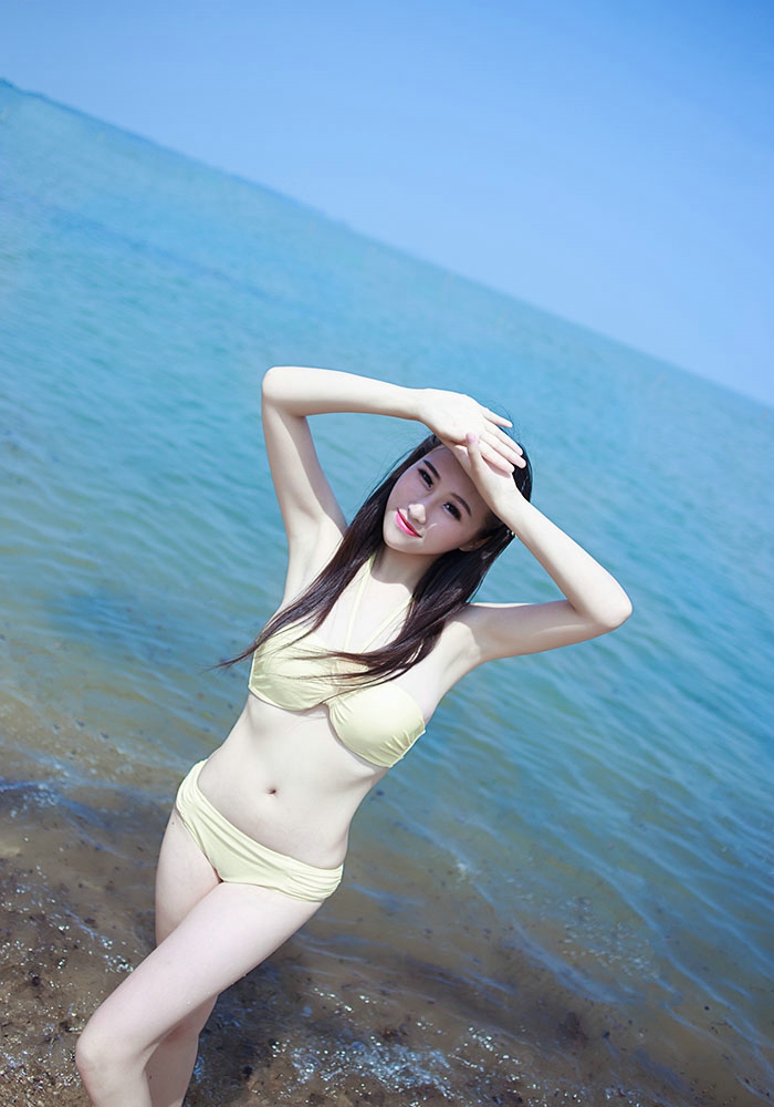 海边比基尼美女美胸翘臀白皙肌肤
