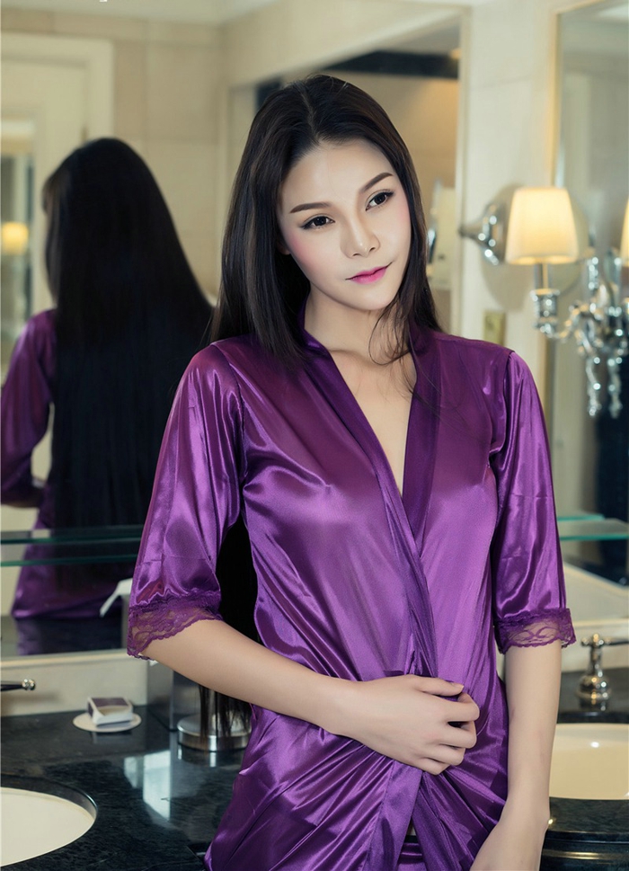 火辣御姐睡袍丁字裤真空美乳大胆勾人