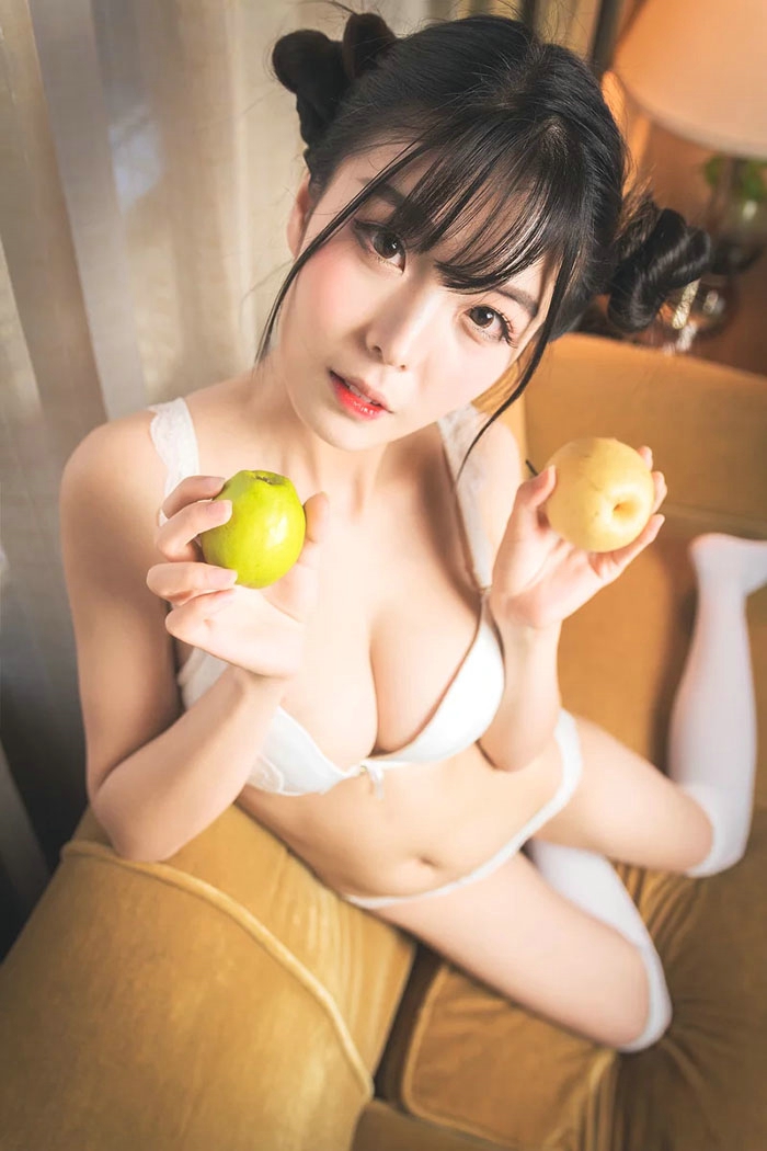 童颜巨乳妹子牛奶挑逗娇萌甜蜜诱惑