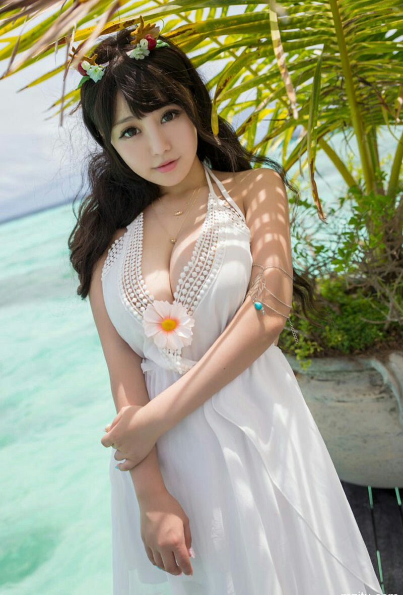 超级极品巨乳女神海边写真双峰诱人写真