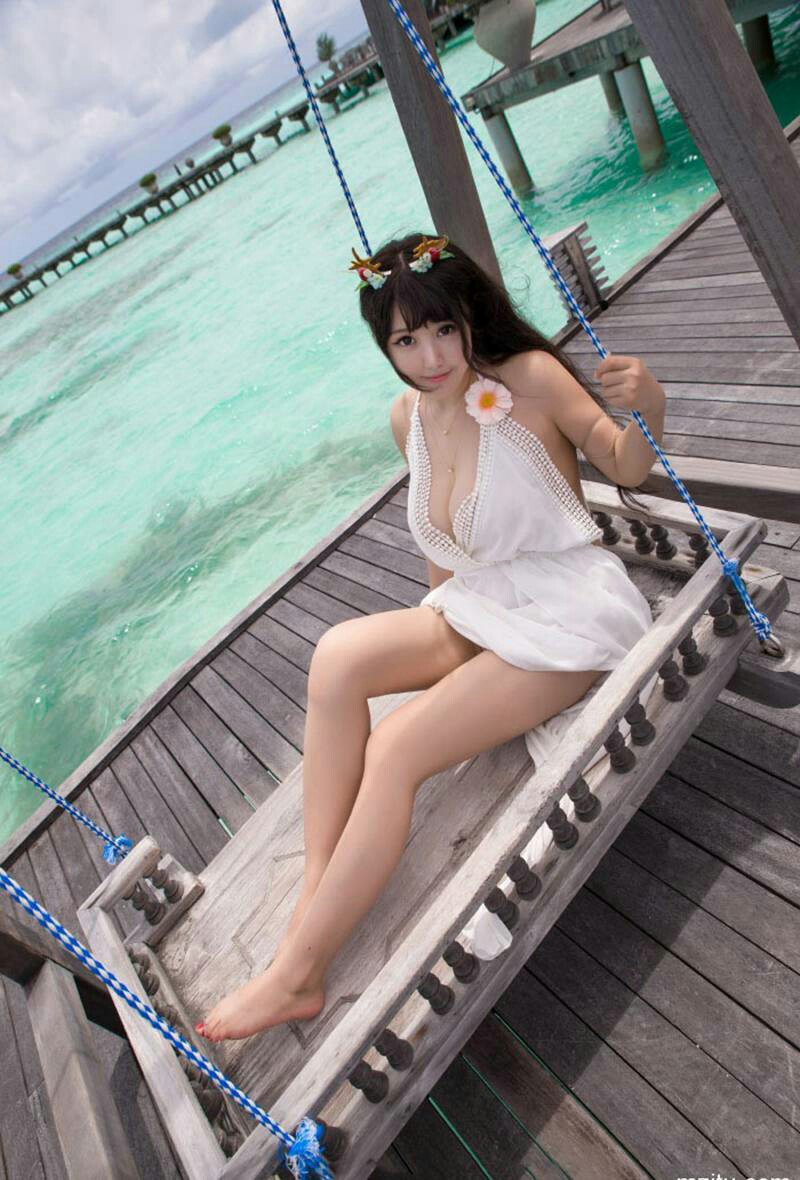 超级极品巨乳女神海边写真双峰诱人写真