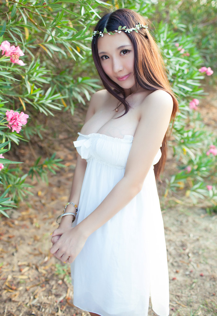 超级巨乳女神海边写真性感火爆迷人