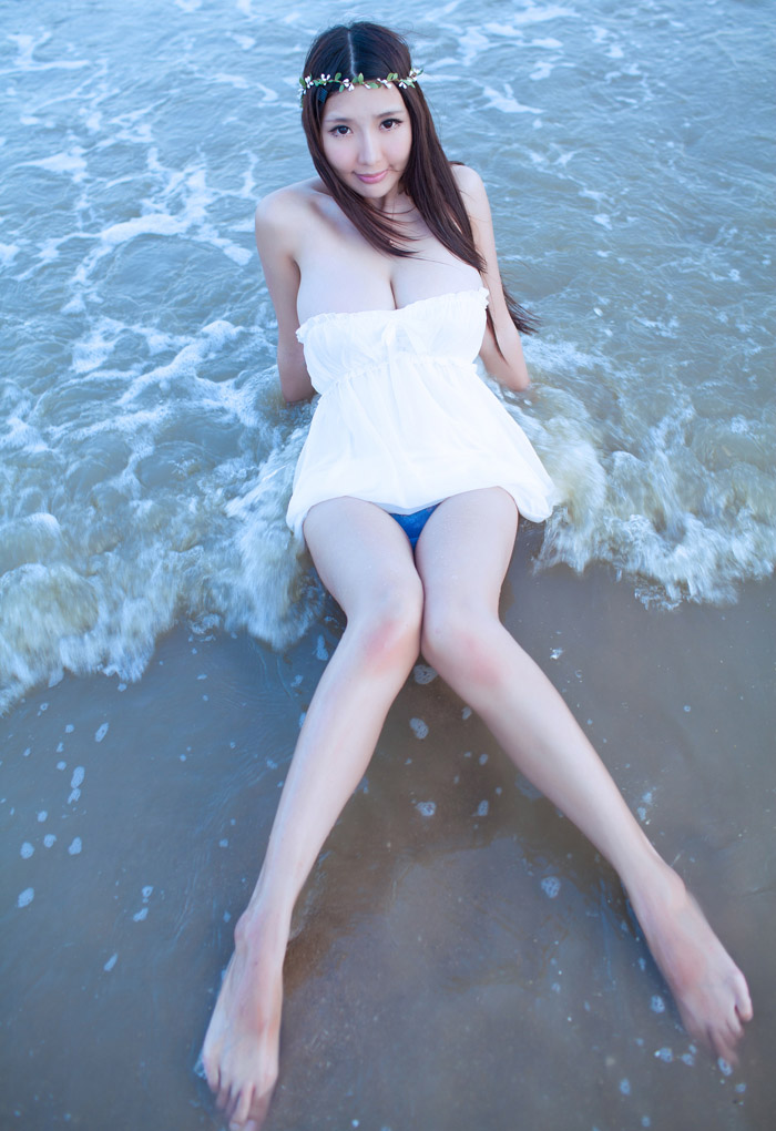 超级巨乳女神海边写真性感火爆迷人