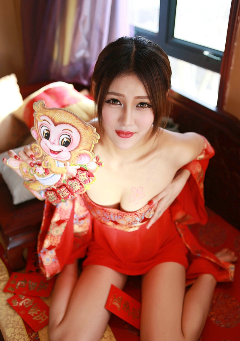 发红包的妖娆性感新年美极致性感诱惑写真