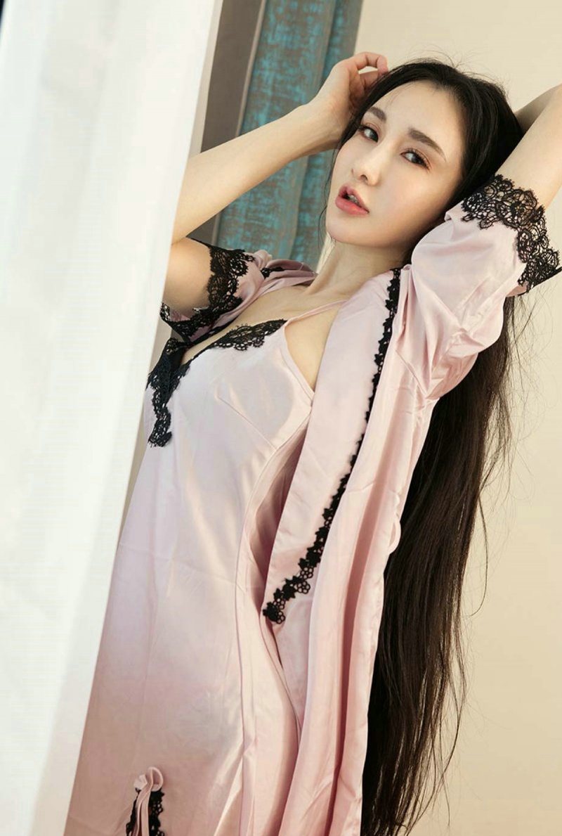妖娆美女阿依努尔瓦娅空姐制服丰满胸部