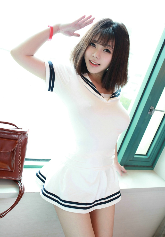 巨乳嫩模刘飞儿Faye脱海军制服秀美乳诱惑写真