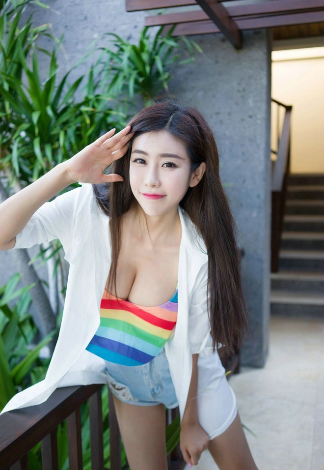 性感娇嫩火辣程小烦不烦宅男福利爆乳女旅拍高清写真