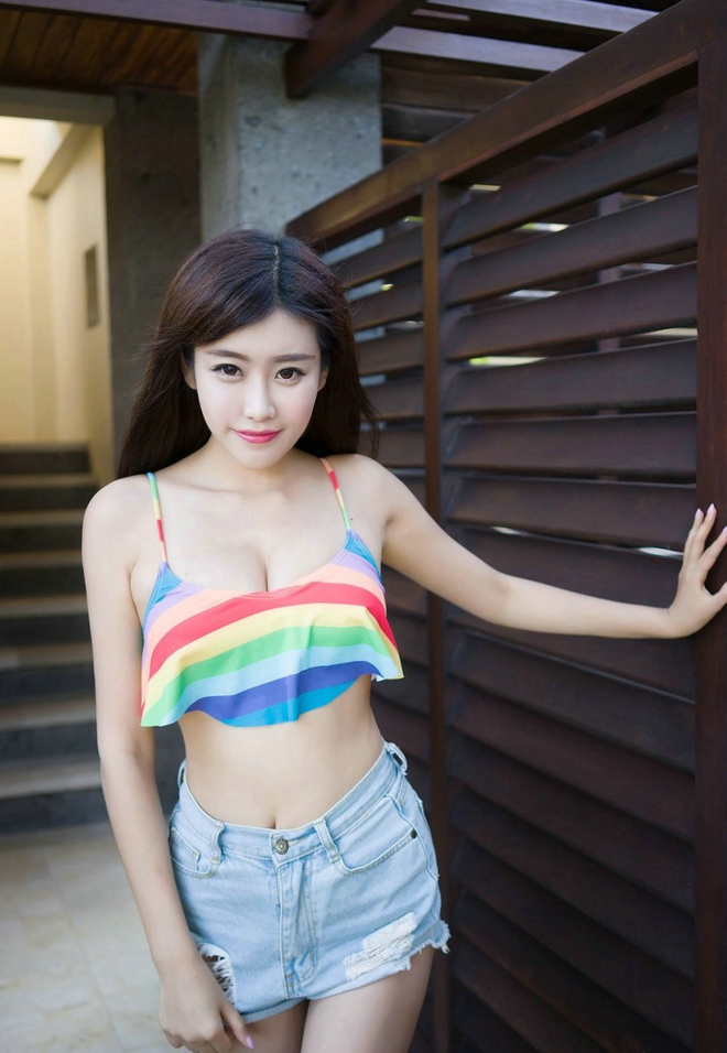 性感娇嫩火辣程小烦不烦宅男福利爆乳女旅拍高清写真