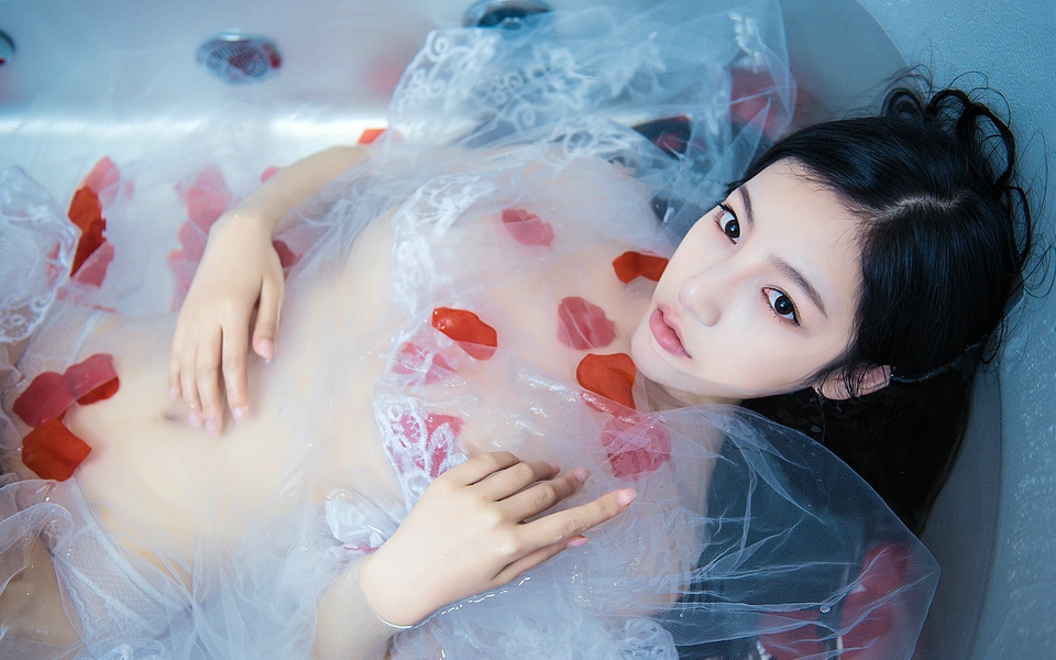 娇艳性感妖娆UU阿文浴室湿身妩媚销魂私房写真