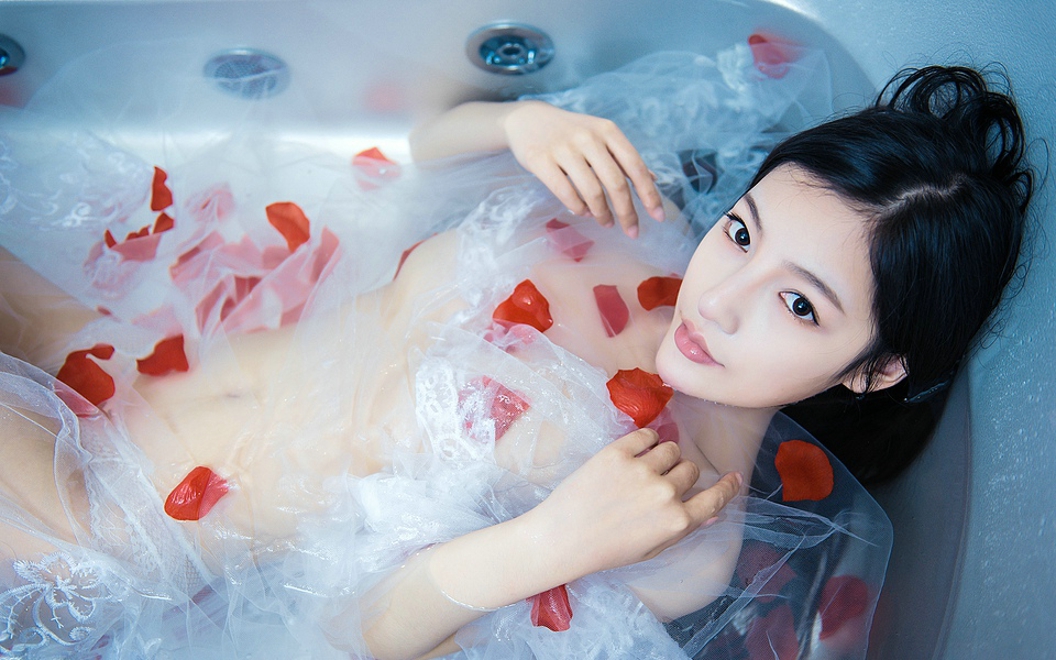 娇艳性感妖娆UU阿文浴室湿身妩媚销魂私房写真