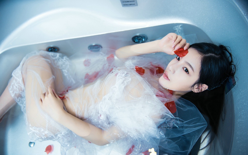 娇艳性感妖娆UU阿文浴室湿身妩媚销魂私房写真