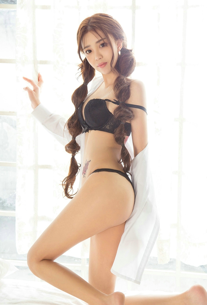 嫩模郭梓彤性感内衣巨乳翘臀气质私房完美身材写真