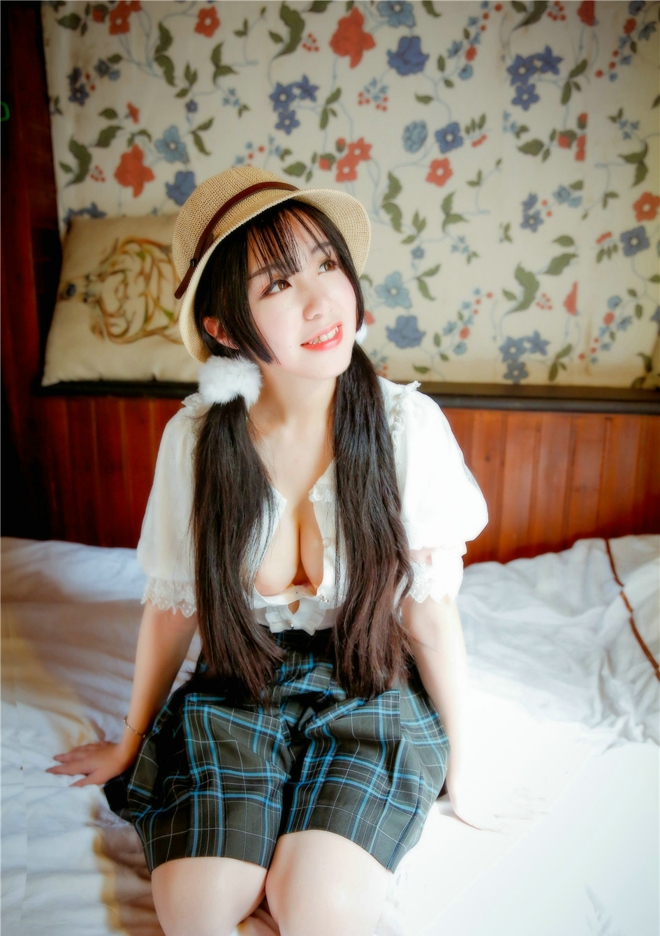 性感娇媚可爱丰满的女友v菜大尺度私房美乳诱惑私房写真
