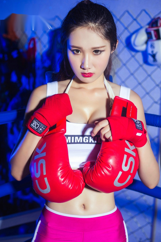 嫩模子珂高腰低胸背心秀美胸运动女神魅惑搏击写真