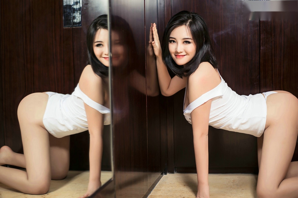 性感女神高萌萌翘臀巨乳大胸气质私房妖娆写真
