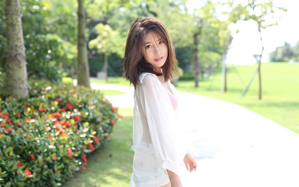 嫩模许诺Sabrina牛仔热裤性感内衣湿身透视楚楚可人迷人写真