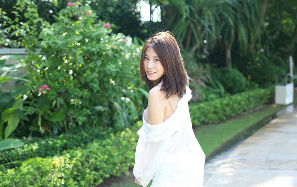 嫩模许诺Sabrina牛仔热裤性感内衣湿身透视楚楚可人迷人写真