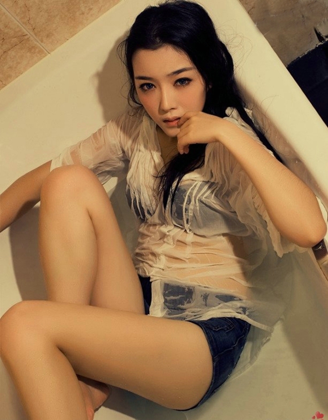 曲线若隐若现性感娇艳火辣美女浴室湿身娇嫩诱惑私房写真