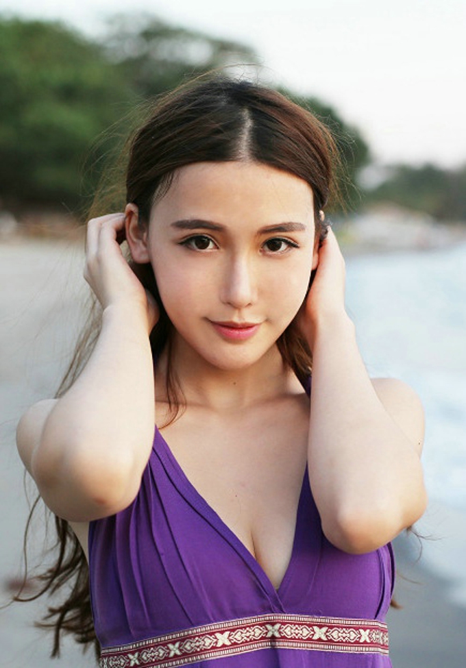 紫色长裙深V露巨乳性感迷人气质嫩模熊吖BOBO写真