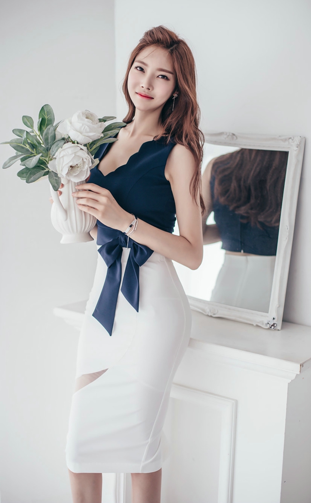 性感娇艳美眉私房写真照饱满撩人