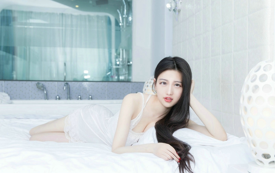 巨乳美女私房情趣睡衣大胆尺度妩媚写真