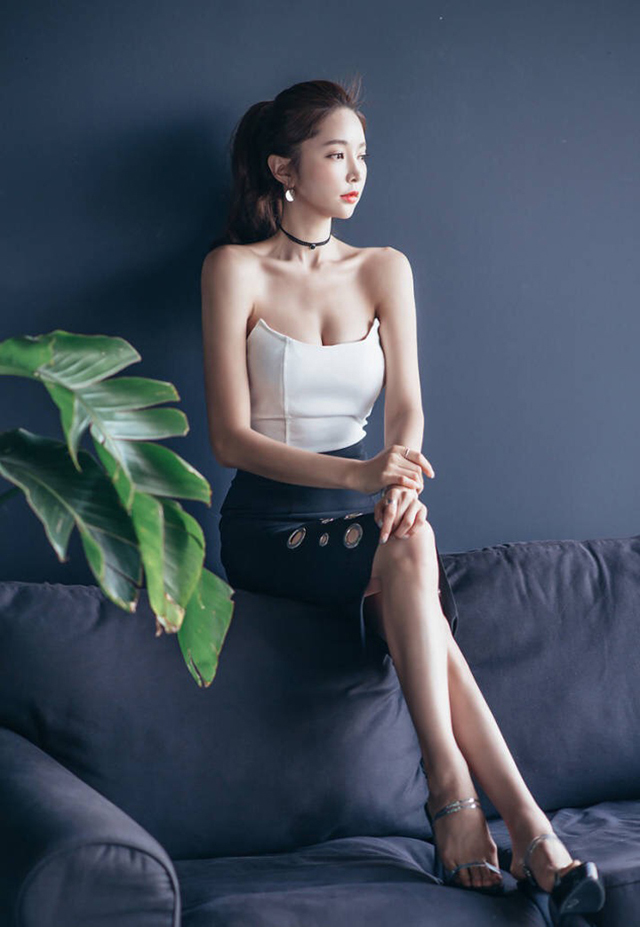 巨乳女神包臀裙翘臀性感诱惑写真