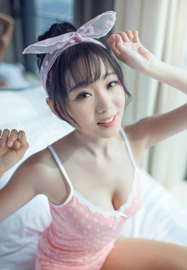 性感可爱俏皮草莓女孩私房清新写真