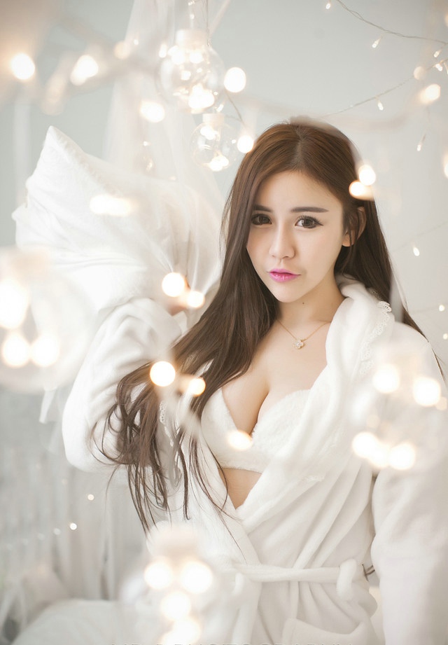 性感美女尤物私房睡衣巨乳俏皮写真诱惑