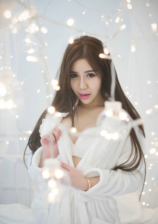 性感美女尤物私房睡衣巨乳俏皮写真诱惑
