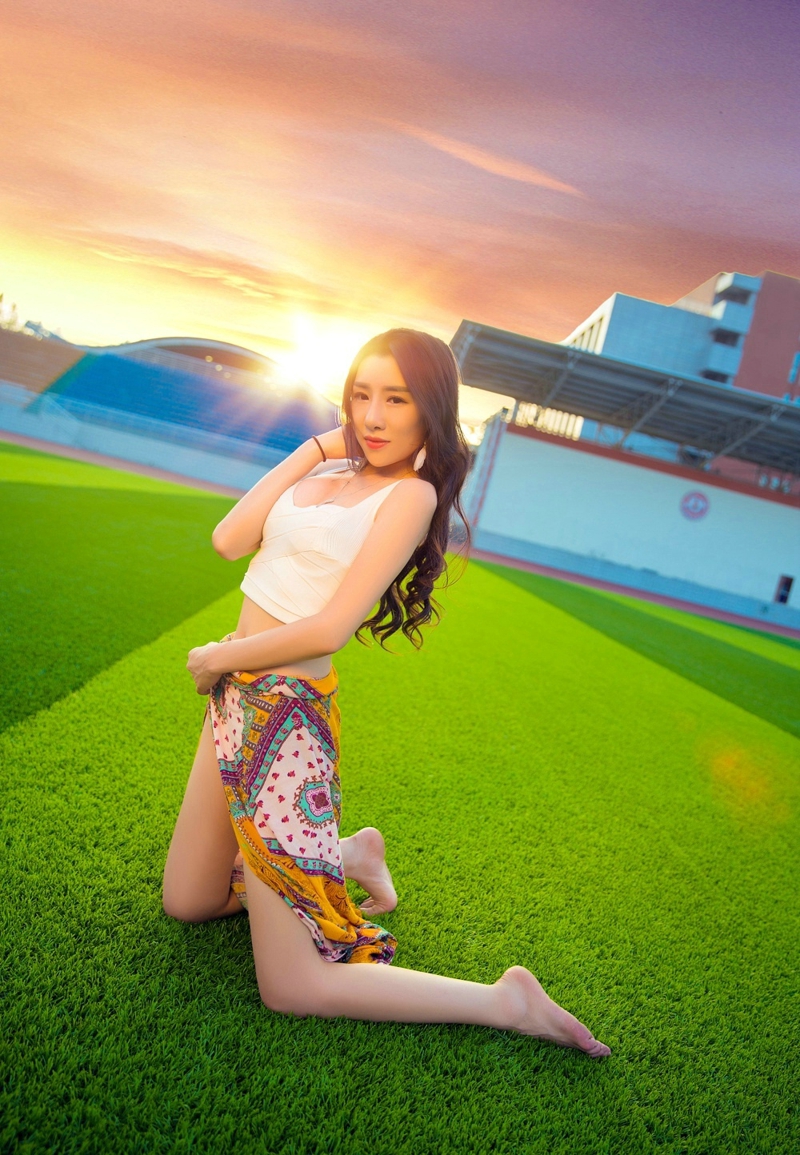 秀色可餐美女美胸诱惑照精致脸庞