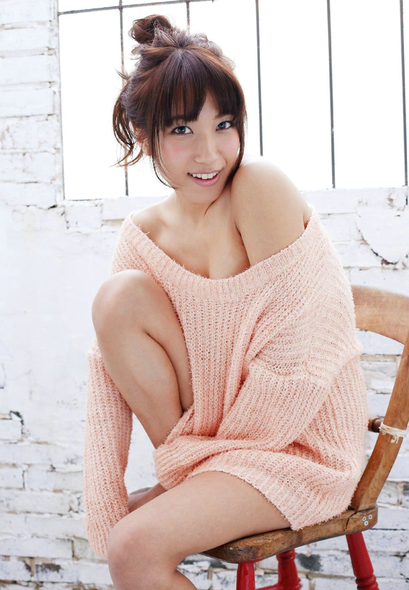 性感美胸少女居家甜美写真