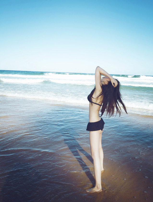 海边火辣身材性感女神比基尼妖娆诱惑写真