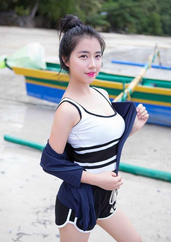 沙滩性感活力女神们的阳光假日聚会