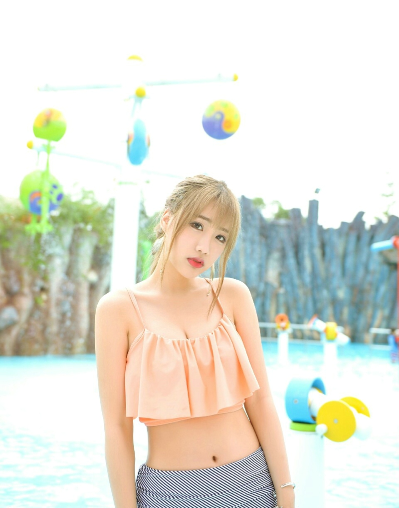 性感泳衣露沟小女清新甜美极致诱惑写真