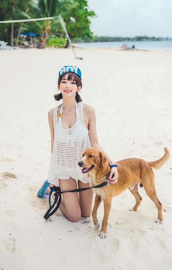比基尼马甲线骨感美女沙滩写真