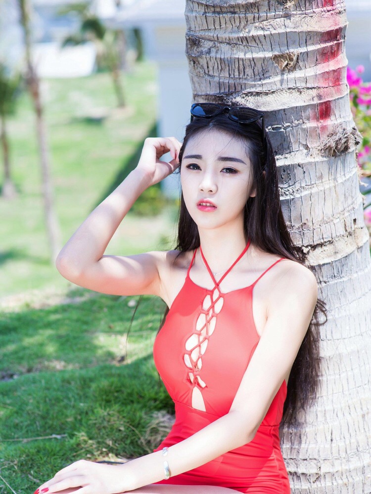长发美女连体比基尼阳光魅力迷人写真
