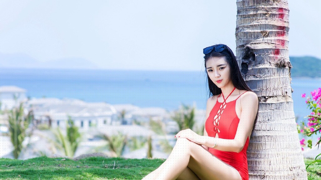 长发美女连体比基尼阳光魅力迷人写真