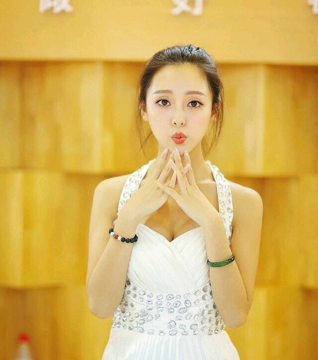 天然美女清新性感粉嫩阳光活力极致动人