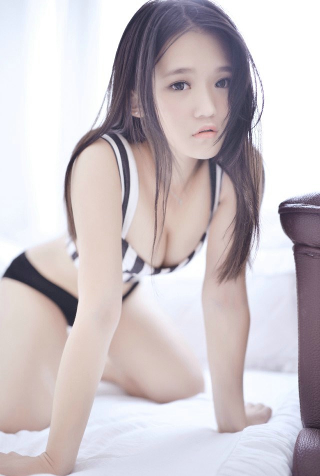 小清新美女的内衣私房性感写真