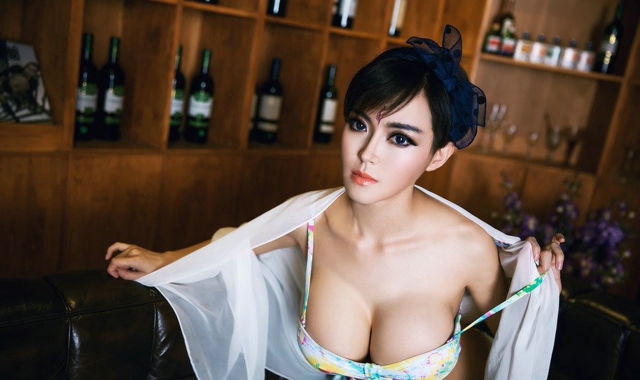 巨乳性感女神潘春春私房内衣妖娆浓妆诱惑写真