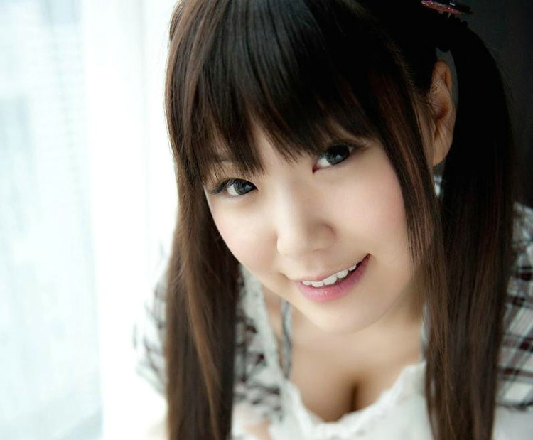 邻家妹妹白嫩酥胸性感诱人写真