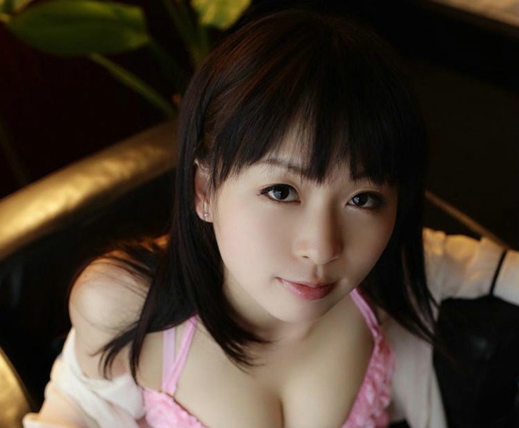 邻家妹妹白嫩酥胸性感诱人写真