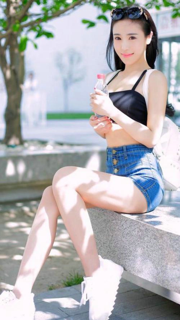 令人看过之后一见钟情的高挑性感美女
