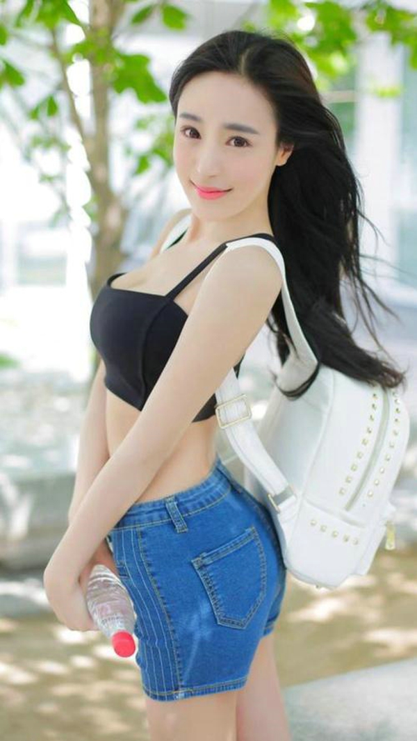 令人看过之后一见钟情的高挑性感美女