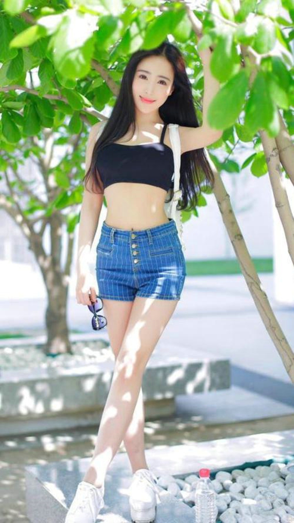 令人看过之后一见钟情的高挑性感美女