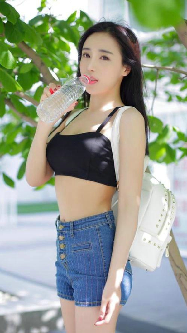 令人看过之后一见钟情的高挑性感美女