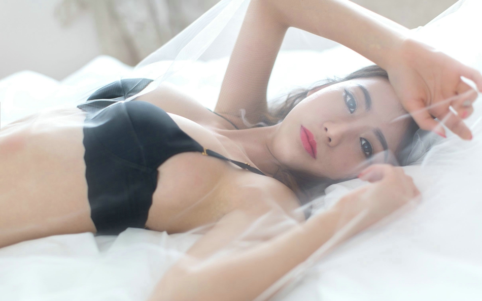性感女神邓雪日系写真魔鬼身材诱惑迷人