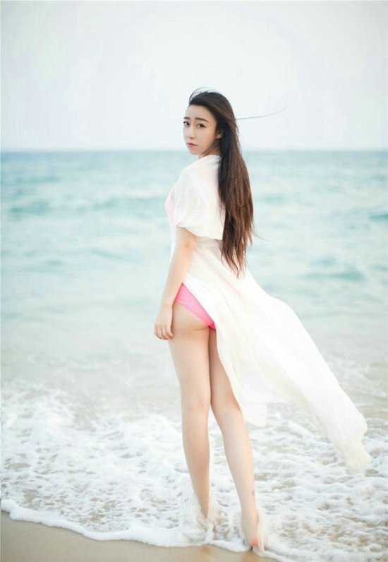 极品巨乳美女红色比基尼写真挑逗迷人