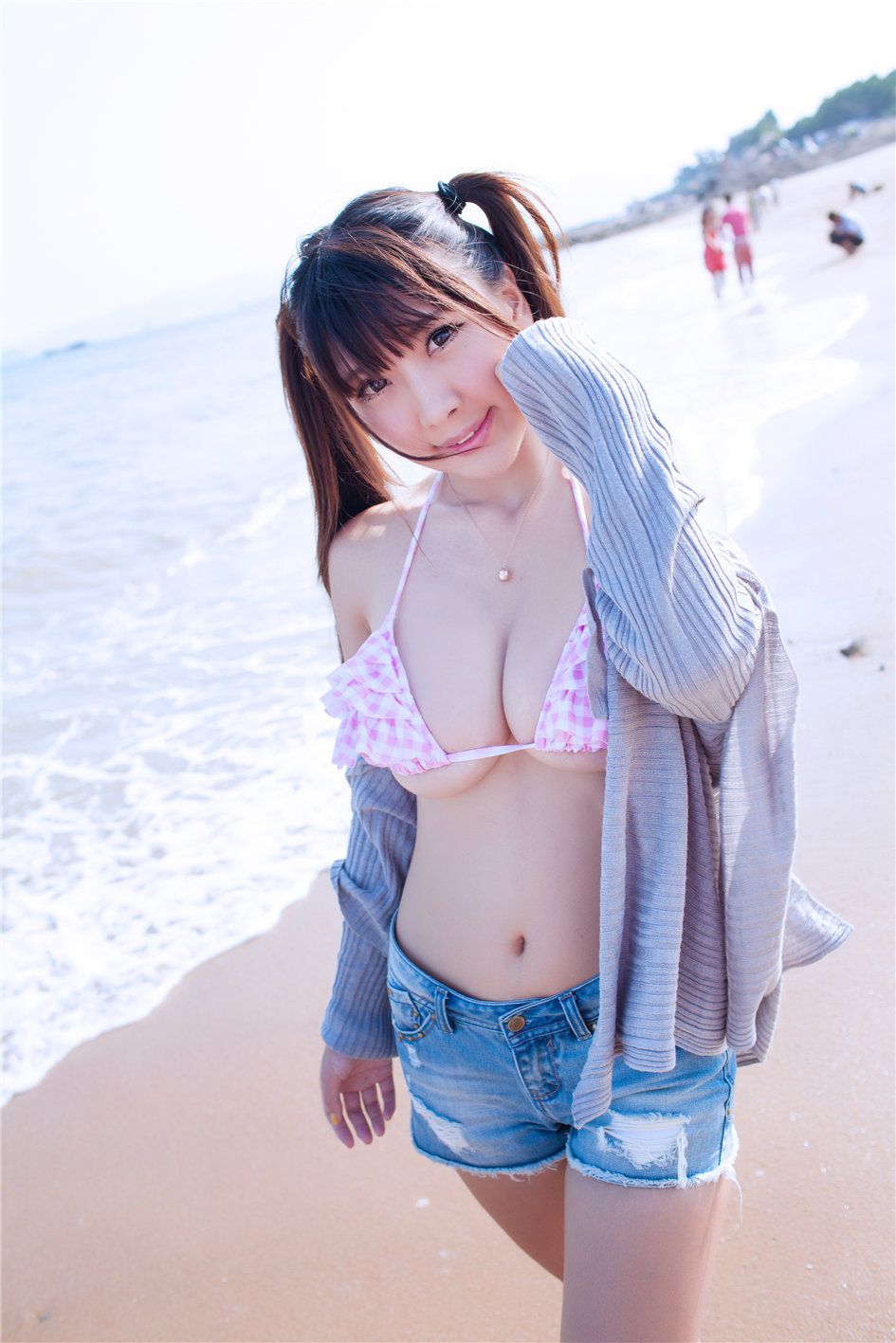 美女晓茜海边比基尼性感巨乳诱惑写真